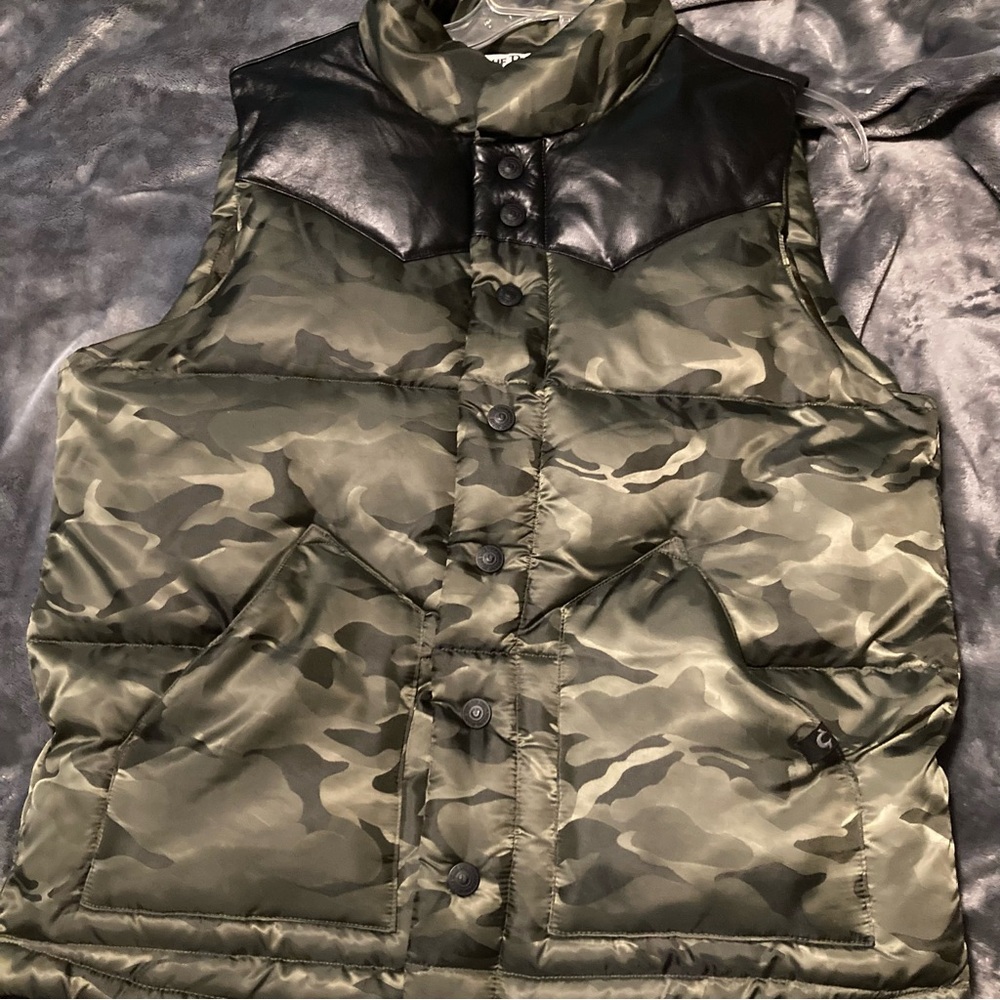True Religion Nylon Camo Puffer Army Leather Vest Medium